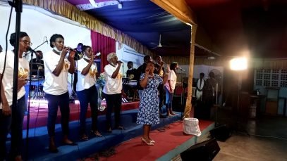 JE TE BENIRAI, Live Thenella